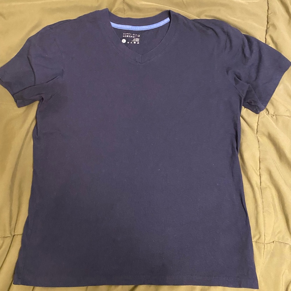 Men’s v neck navy blue T-shirt